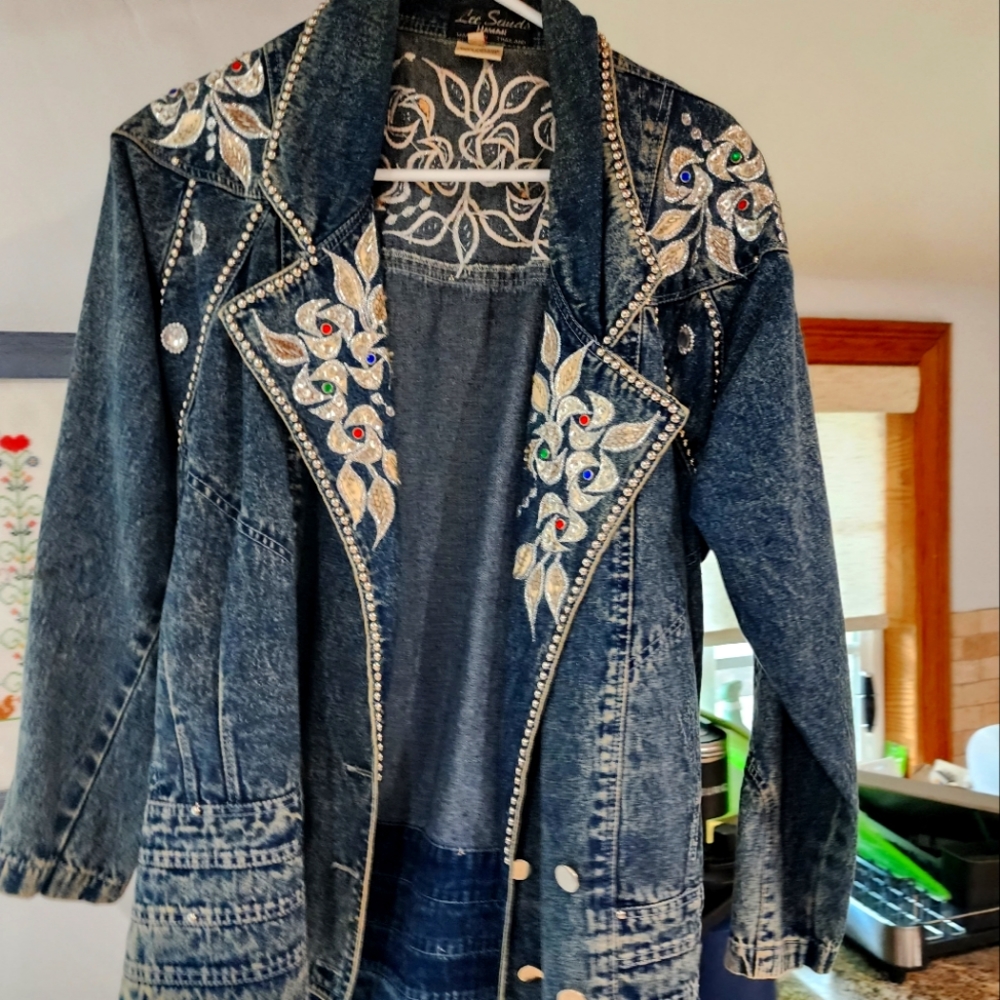 Vintage 80's 90's acid wash embroidered Jean jacket